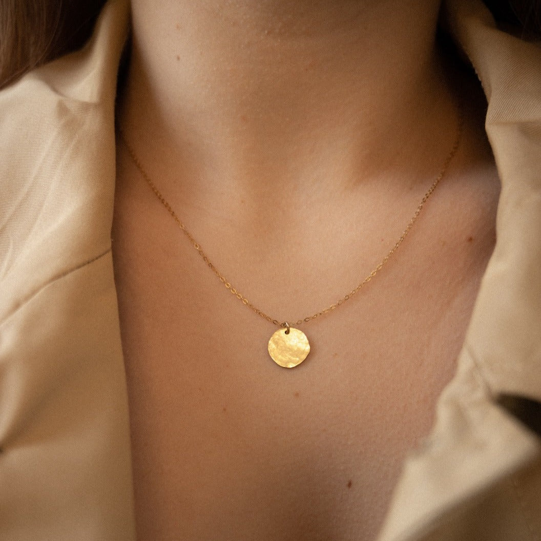 gold disc pendant necklace
