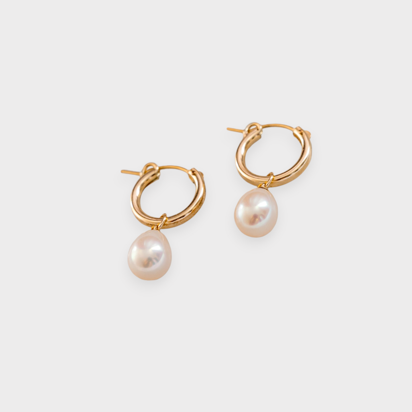 LISSA Gold Hoop Pearl Earrings